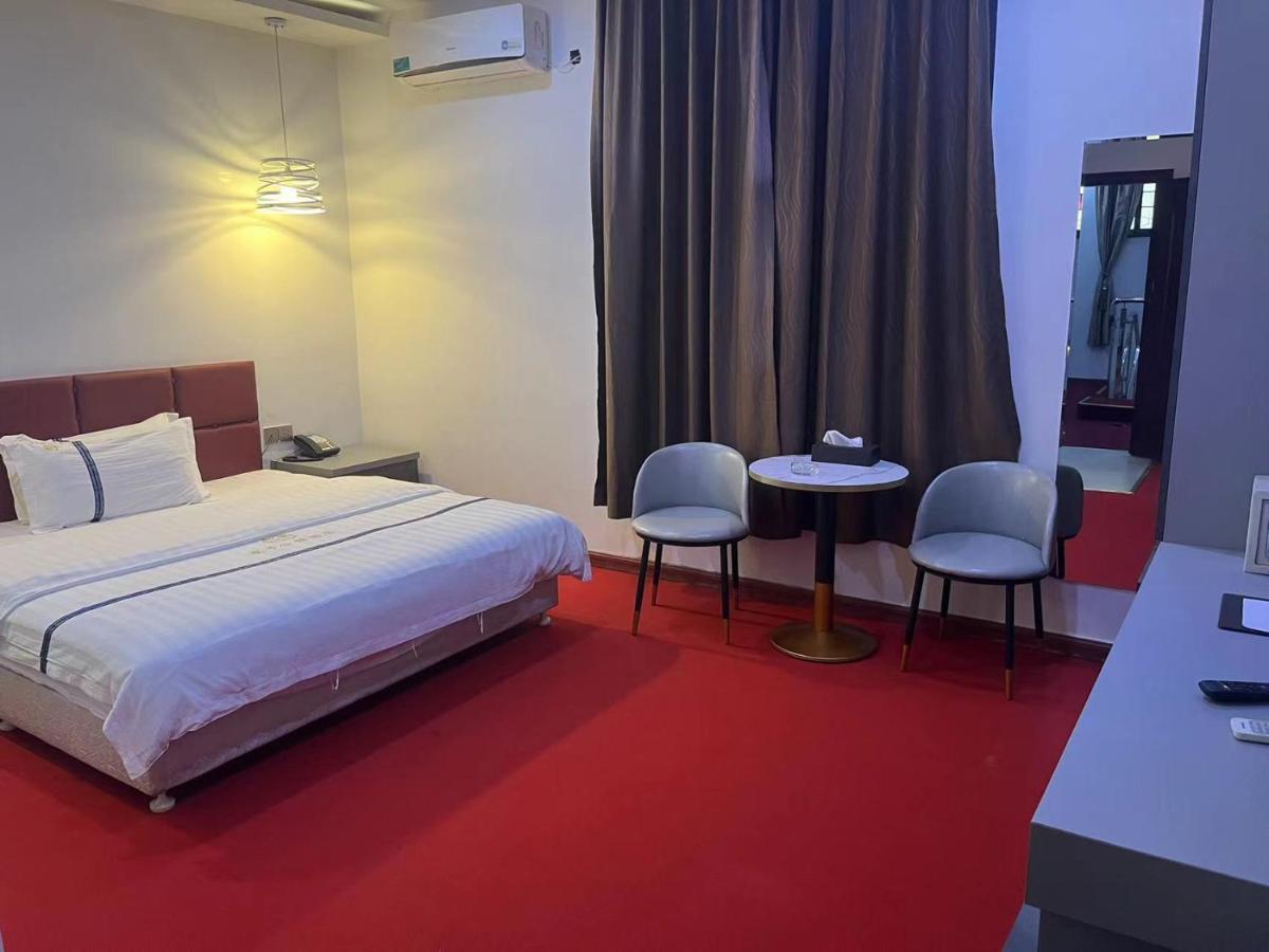Ivoire Inn *